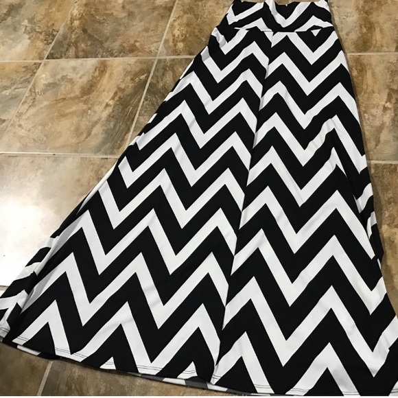 Chevron Maxi Skirt - Picture 3 of 3